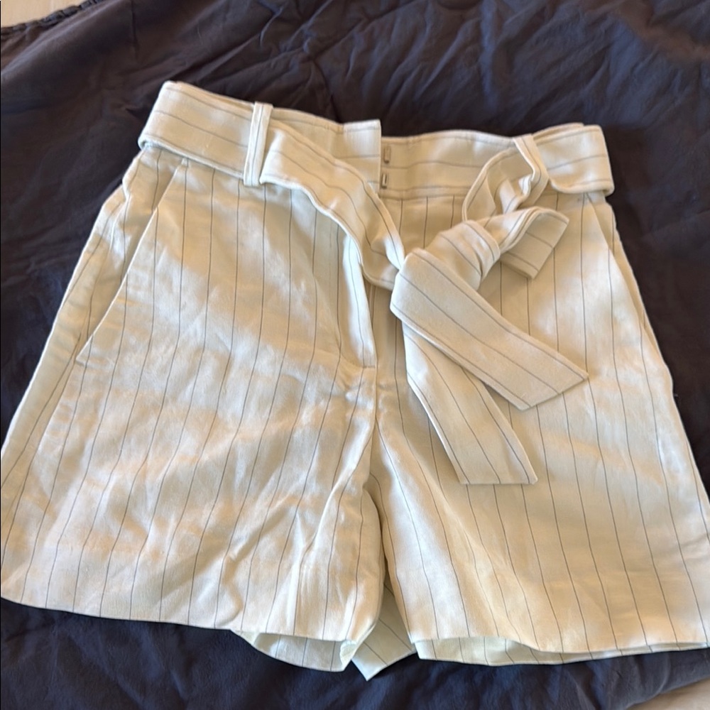 Club Monaco Cream Striped Shorts 00P
